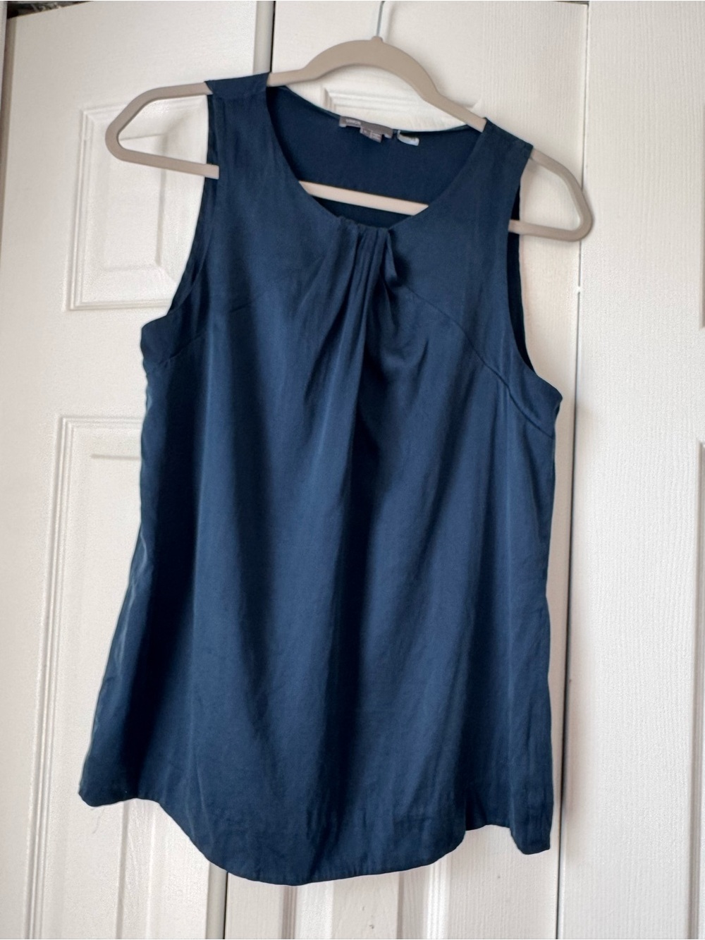 Vince Silk Blend Sleeveless Top Large Navy Blue Pleated Front Tank Blouse Luxury